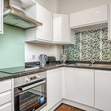 Stylish Studio By Heathrow Airport Apartment London Bagian luar foto