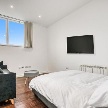 Stylish Studio By Heathrow Airport Apartment London Bagian luar foto