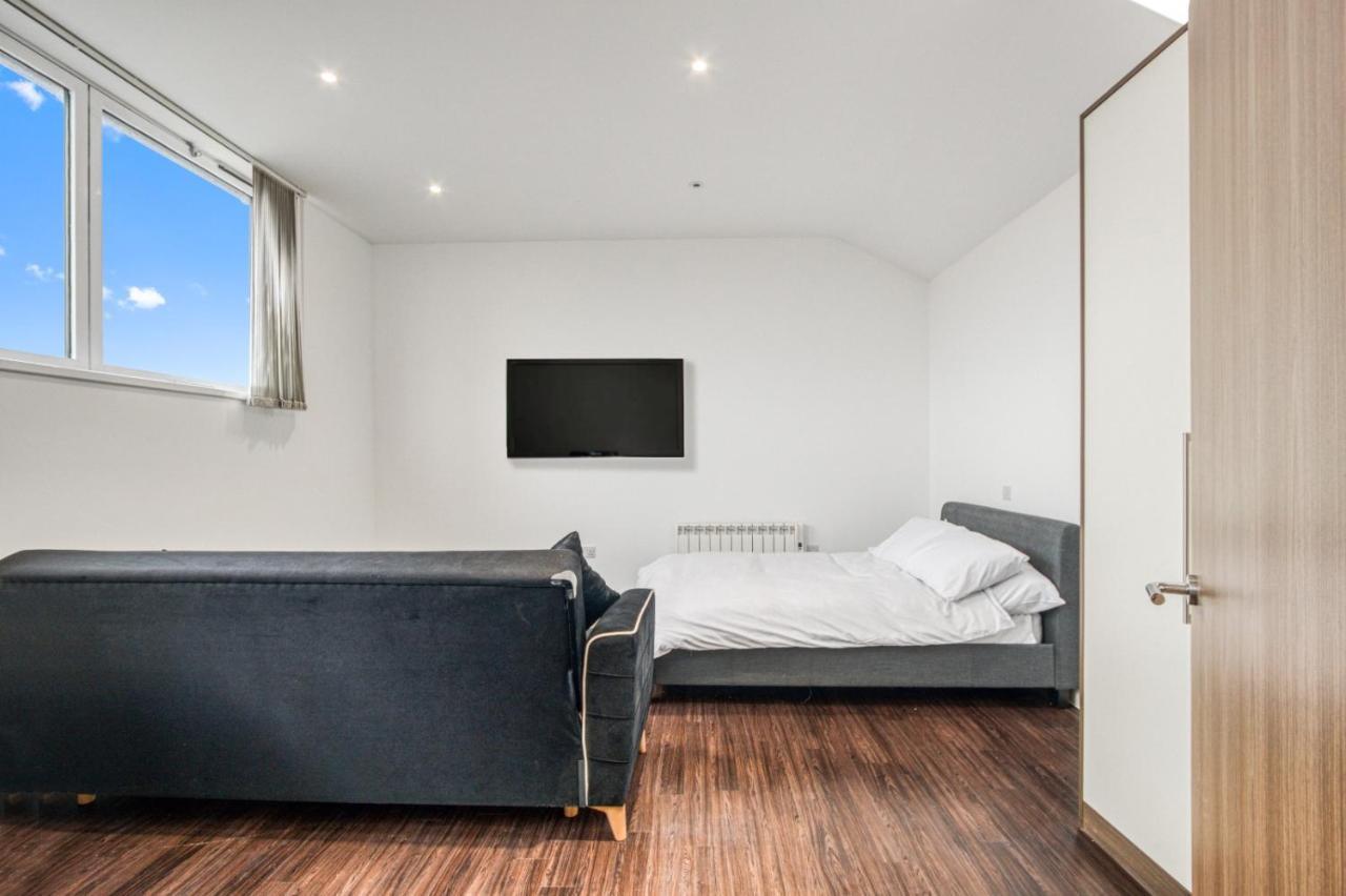 Stylish Studio By Heathrow Airport Apartment London Bagian luar foto