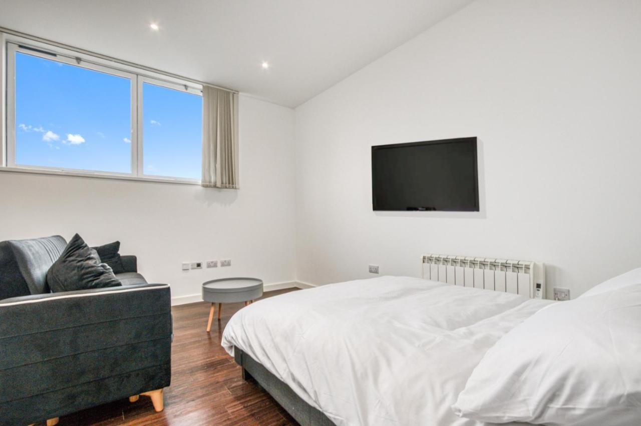 Stylish Studio By Heathrow Airport Apartment London Bagian luar foto