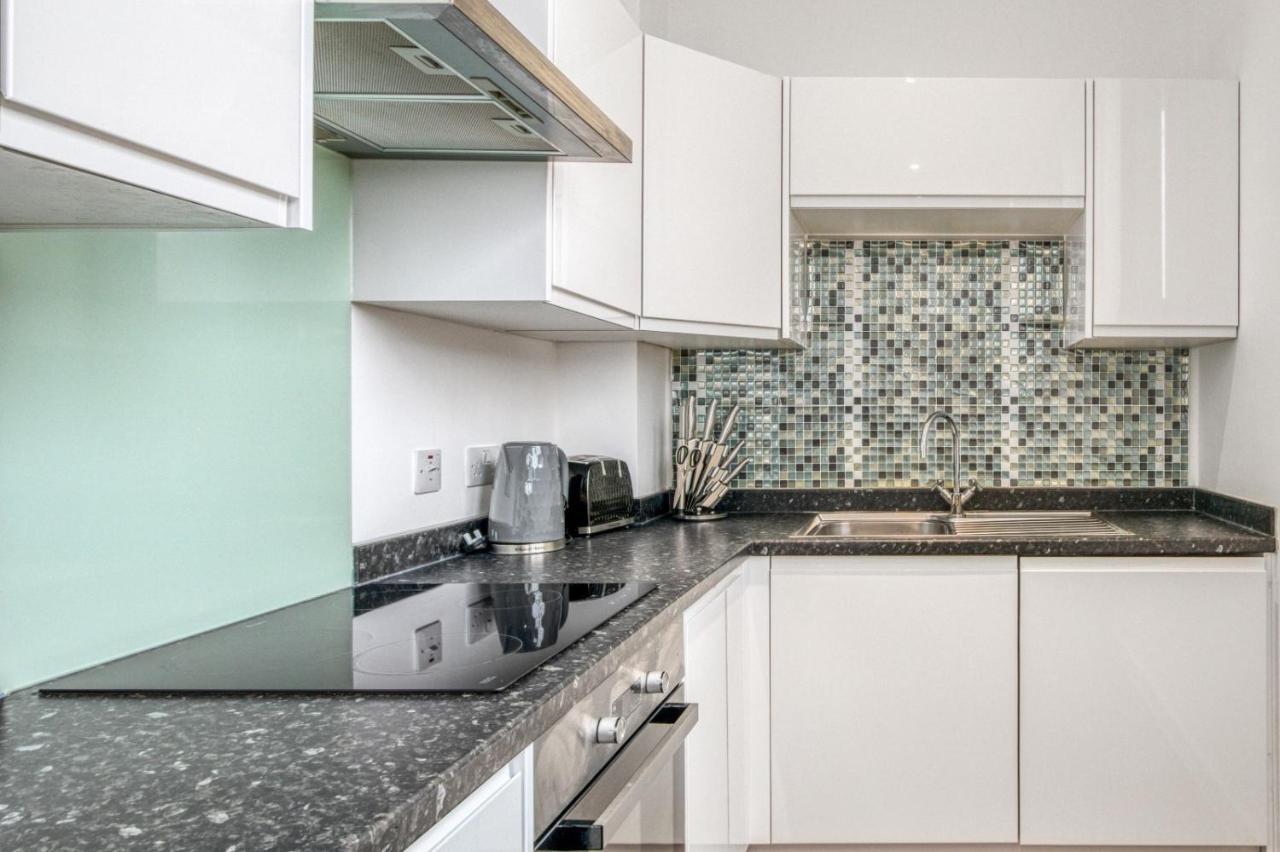 Stylish Studio By Heathrow Airport Apartment London Bagian luar foto