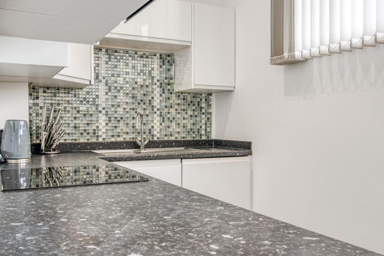 Stylish Studio By Heathrow Airport Apartment London Bagian luar foto